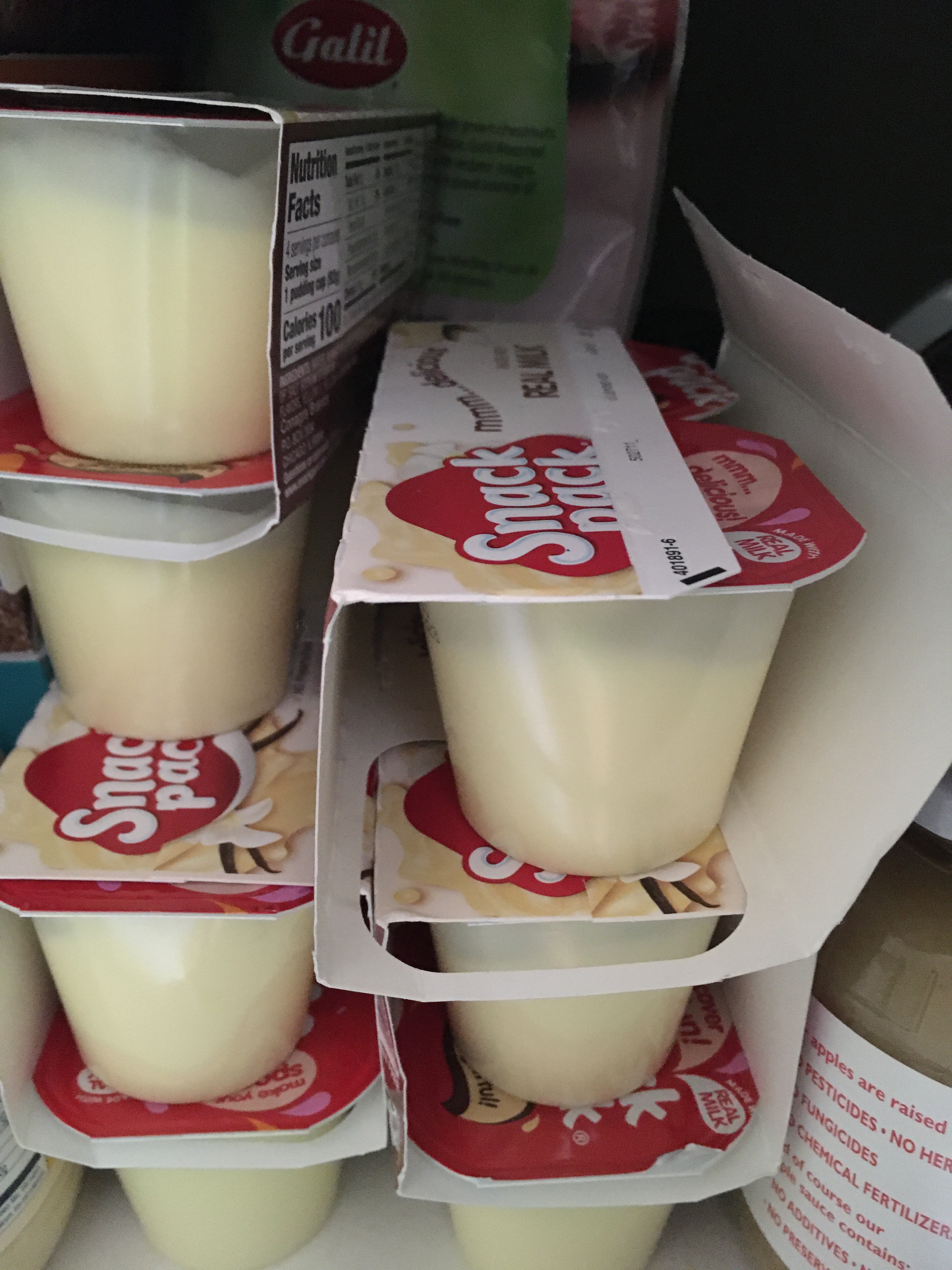 Photo of a stack of Snack Pack vanilla pudding cups
